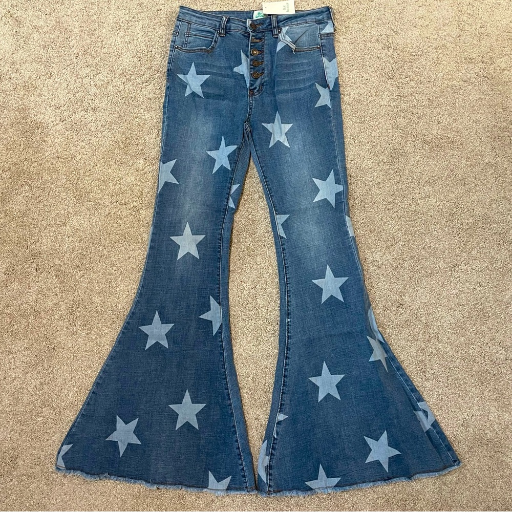 Very cute and comfy star flare light denim jeans brand new